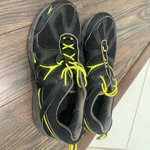 Speedo men’s water shoes size 10